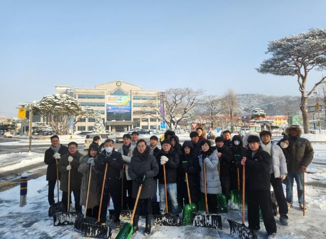 고창군, 전 직원 제설작업으로 시무식 대체..“군민 불편 최소화”