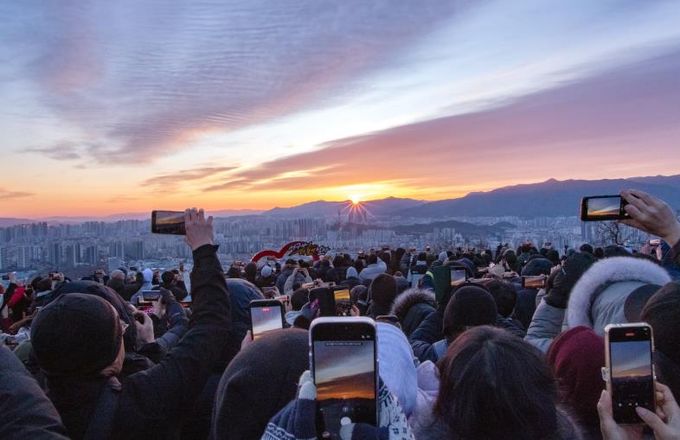 서구청 “적토마처럼 역동적이고 힘찬 새해 되길” 2026 와룡산 해맞이 행사 개최