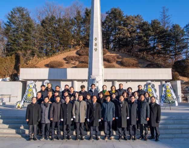 영주시 간부공무원 충혼탑 참배 단체사진
