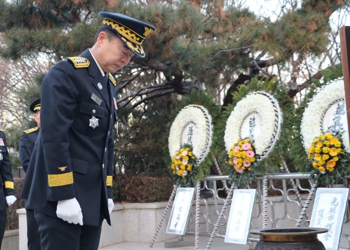 광명소방서, 유해공 소방서장 취임…현충탑 참배로 공식 일정 시작