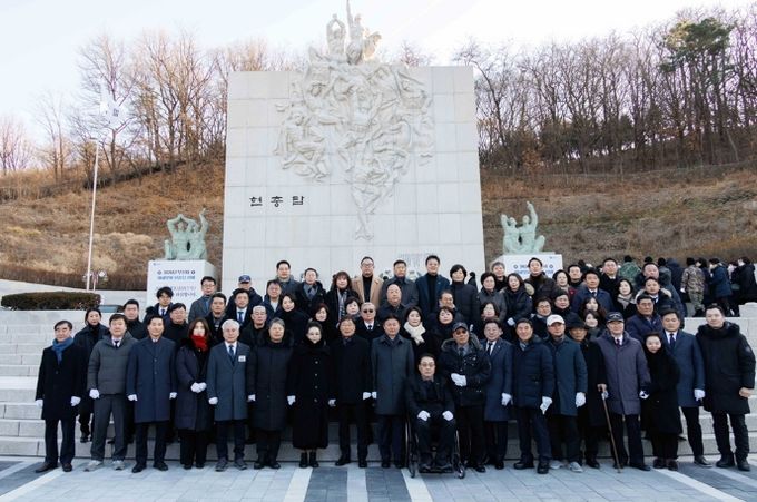 김병전 의장, 현충탑 참배로 새해 일정 시작