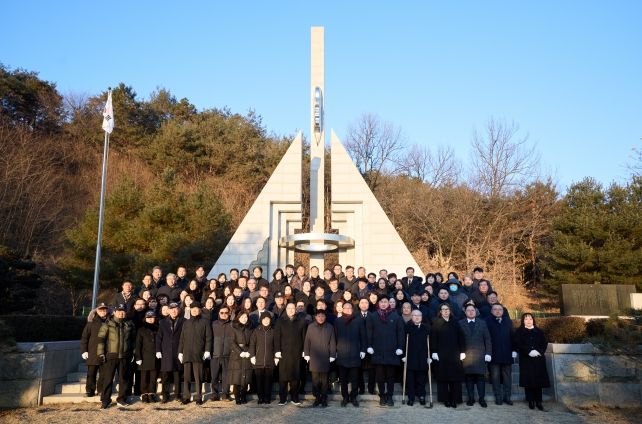 양주시, 현충탑 참배로 2026년 병오년 첫 출발