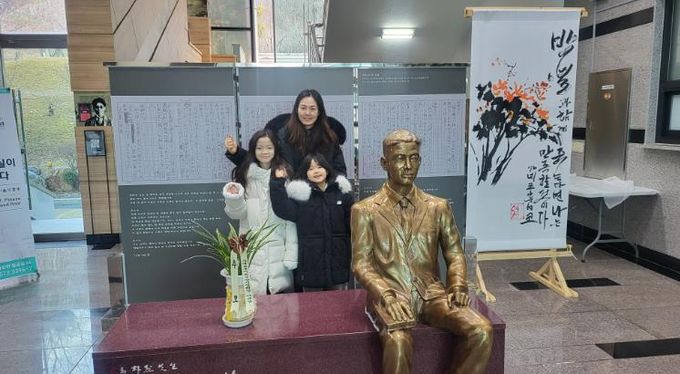 서울에서 온 학생 가족사진.