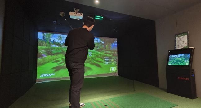 삼성1동복합문화센터에 설치된 스크린 파크 골프장