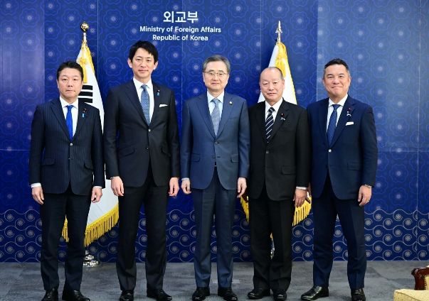 고바야시 자민당 정무조사회장 접견