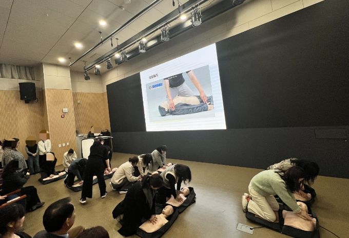 심폐소생술 교육 모습