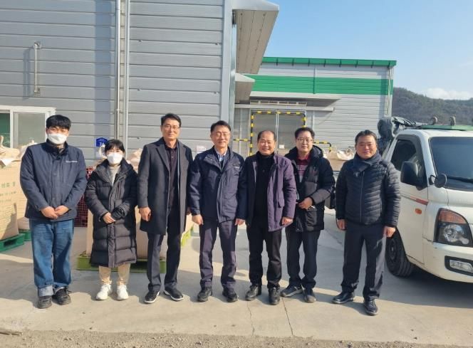 사천시 농관원 백운활 경남지원장 ‘25년산 국산두류 정부비축 검사 현장 방문