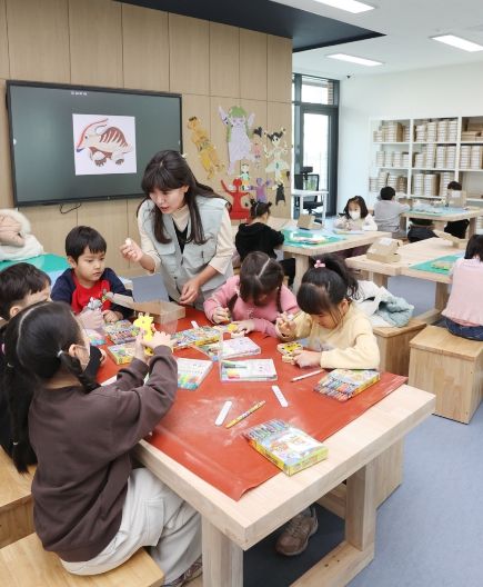 동구목재문화센터, 안정적 정착