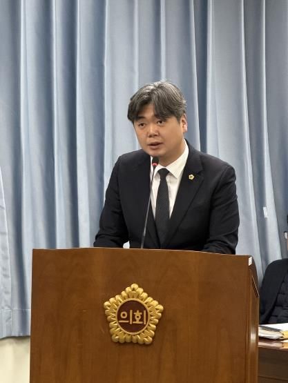 조례안 제안설명 중인 박원종 전남도의원