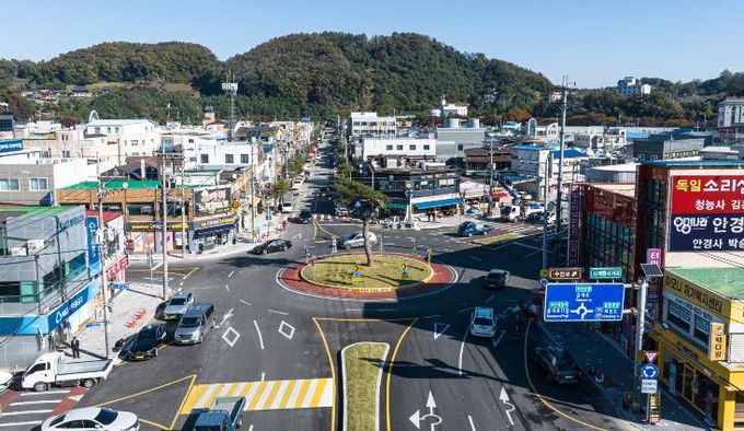 괴산읍 동부리 시계탑사거리 회전교차로