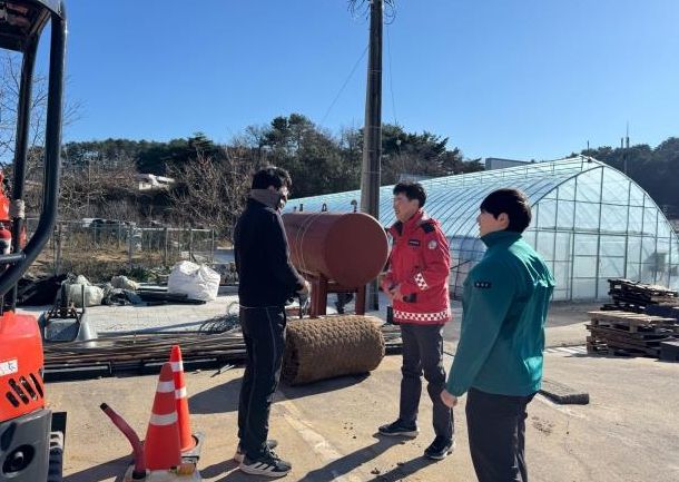 산불비상근무 사진(순찰 및 주민 계도)