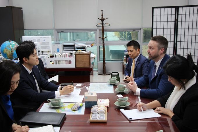 김용태 의원과 브랜든 레슬리 의원 면담