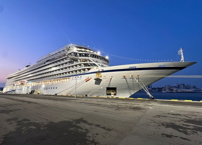 여수시가 지난 11일 여수항에 올해 첫 국제크루즈 ‘자오샹이둔호’가 입항했다.