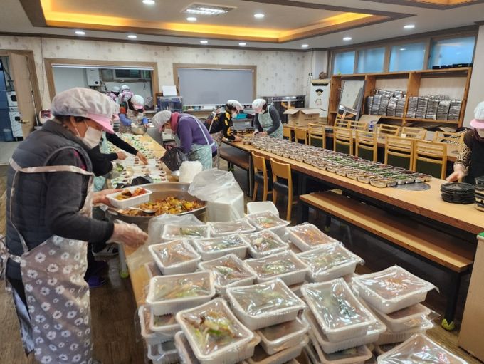 통합돌봄과 연계한 지역맞춤형 식사지원