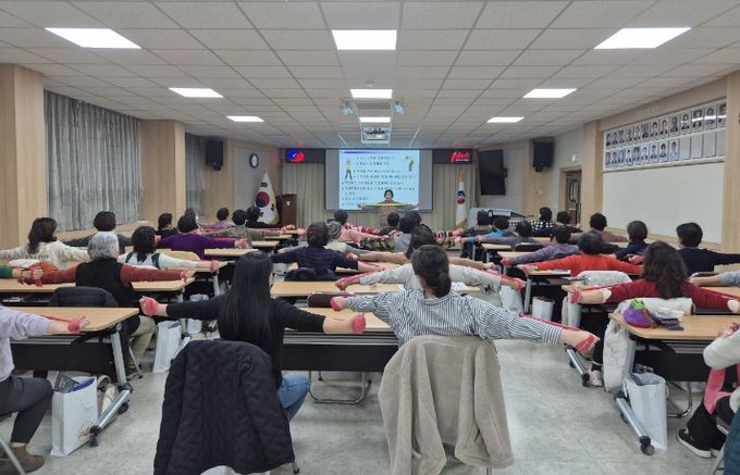 장흥군의회, 천관산관광시장에서 설 맞이 장보기 행사 개최