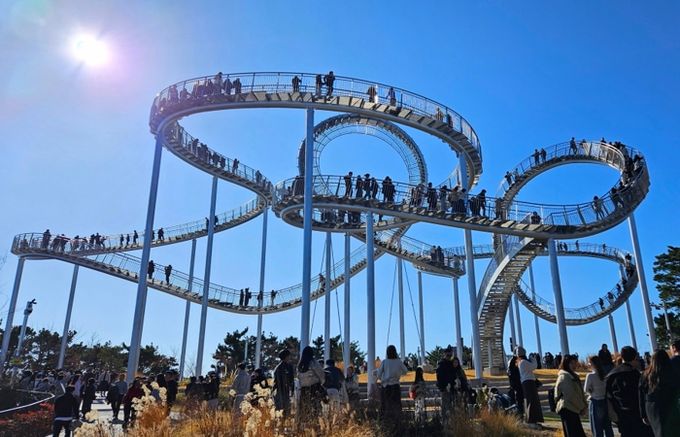 설 연휴 포항의 스페이스워크를 찾은 관광객