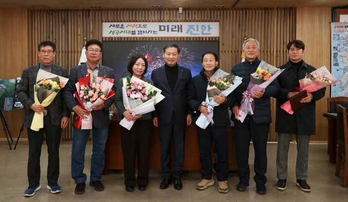 진안군, 진안고원 행복주택 추진 유공자 감사패 수여