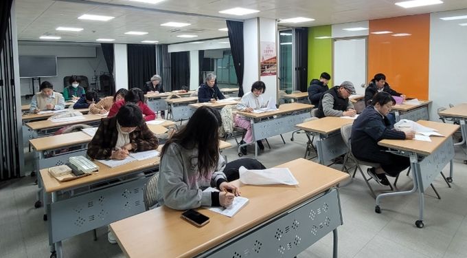 어반드로잉(미술분야) 문화강좌 수업을 진행하고 있다.