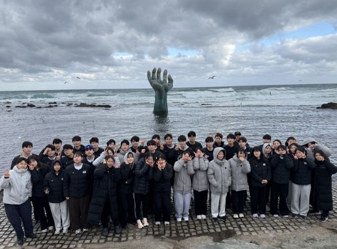 포항의 명소인 호미곶을 방문한 사격 국가대표 후보선수단.