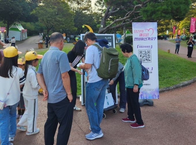 진주시, ‘시민 정신건강 증진’ 맞춤형 지원 강화 - 생명존중 및 자살예방 홍보 캠페인(축제기간 진주성)