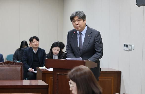 조례안 제안설명 중인 박원종 전남도의원