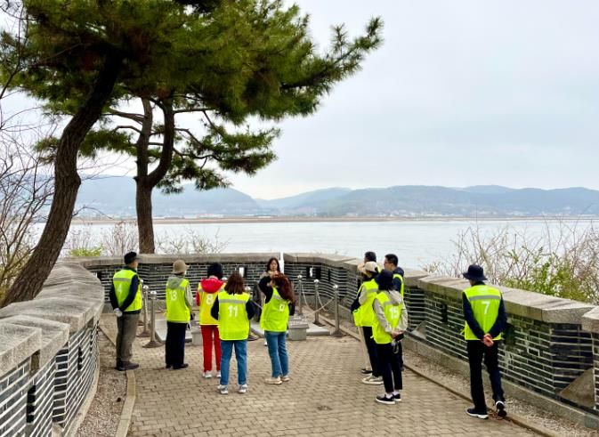 강화군, 당일 관광 넘어 체류형 관광도시로 전환 시동(1_평화관광 DMZ 평화의길 프로그램 운영 모습)