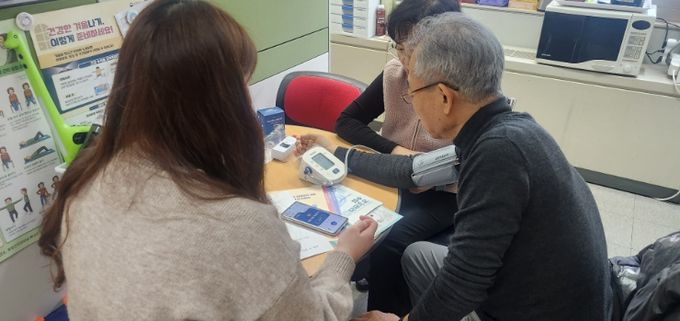 1. 천안시 서북구보건소가 ICT 융합 방문건강관리 서비스를 제공하고 있다.