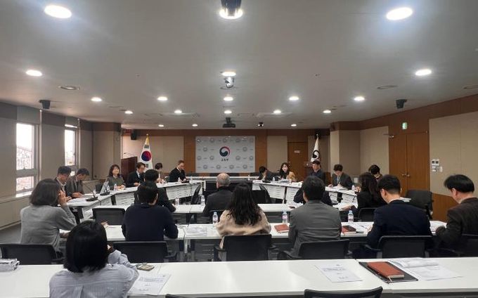 전라남도교육청, 광주시교육청 관계자들이 참여한 가운데 13일 교육부 대회의실에서 ‘교육행정체제 통합 협력회의’가 진행되고 있다.