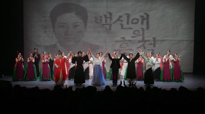 지난해 11월 이언화무용단에서 선보인 ‘백신애의 흔적’ 한국창작무용 공연 모습