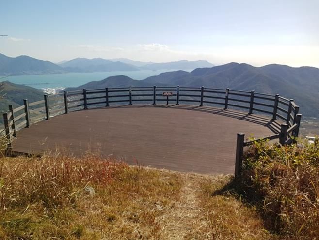 영취산 전망대 전경