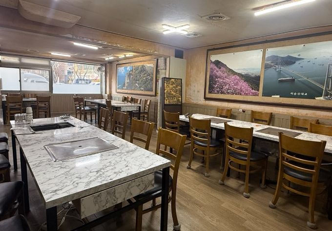 여수시는 선진 음식문화 개선과 2026여수세계섬박람회 대비를 위해 ‘2026년 음식점 입식테이블 및 경사로 설치 지원사업’을 추진한다.