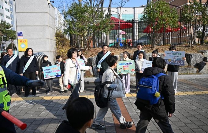 아이먼저 개학기 교통안전캠페인