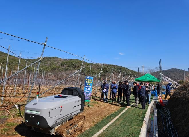 무인 자율주행 로봇방제기 연시회 현장 사진