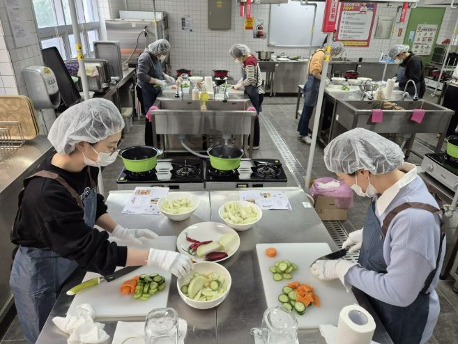 화성오산교육지원청, 신규 조리종사자 조리실습으로 학교급식 현장 적응 지원
