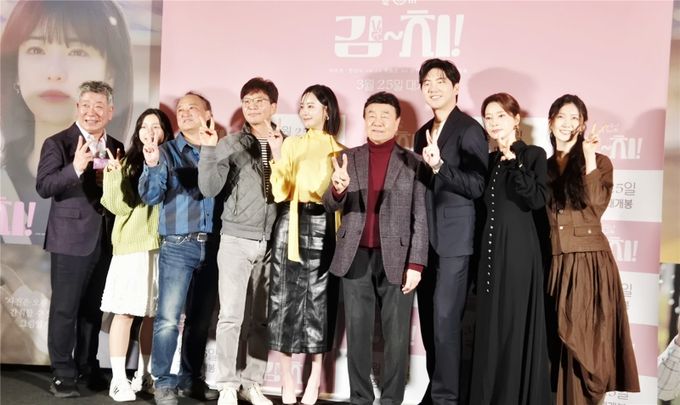 시사회 후 기념촬영(좌로부터 김명국, 박주원, 김정팔, 박철현감독, 이주연, 한인수, 이재준, 김성희, 유현지)