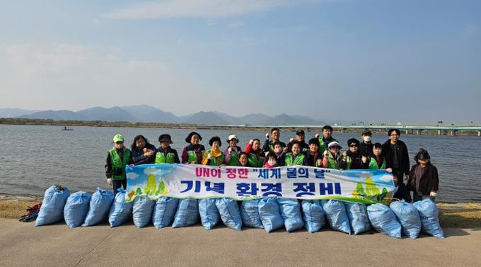 부산 사상구, ‘세계 물의 날’ 맞아 낙동강 수변 정화 ... 1.3톤 쓰레기 수거