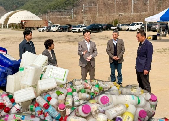 농촌지도자 하동군연합회, 방치된 농약 빈병 8톤 수거해