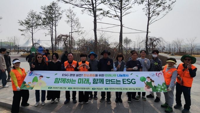 이천시자원봉사센터, 식목일 맞아 ‘탄소중립 반려 나무 나눔’ 행사 개최