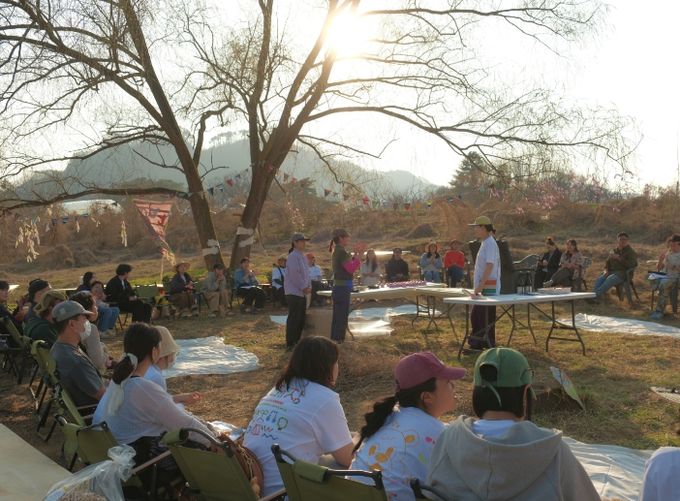 영월 청령포 ‘쪼매장’ 성황
