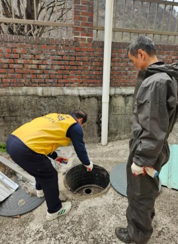 성충 전 약품으로 제거… 하수구‧물웅덩이‧정화조 등 집중 방제