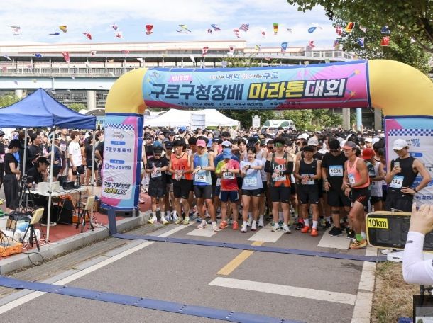지난 3월 29일 ‘제21회 구로구연맹회장배 마라톤대회’에서 참가자들이 출발에 앞서 출발선에서 대기하고 있다.