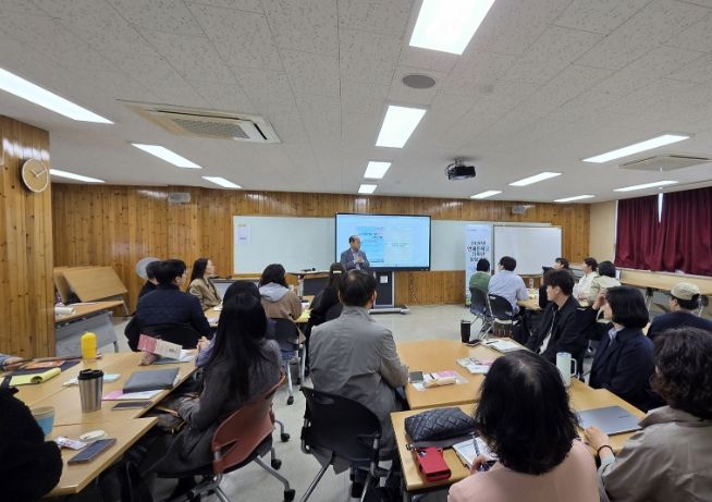 ‘2026 언제든학교기획단 양성과정’에 시민들이 참여하고 있다.