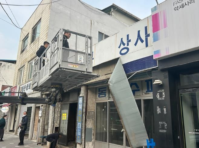 영주시는 오는 5월29일까지 노후위험 간판 정비사업을 추진한다(간판 정비모습)