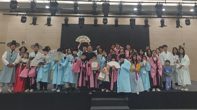 지난해 진행된 _제4회 선비 만나러 갑니다_ 참가가족 단체사진