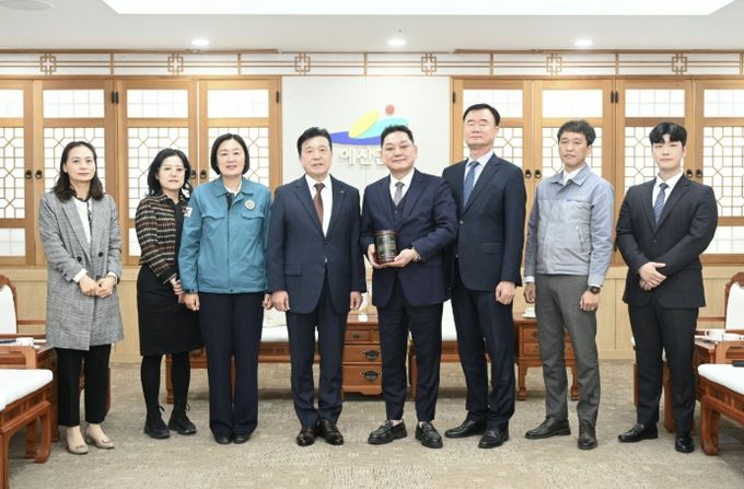 ㈜제이아이푸드 감사패 전달 모습