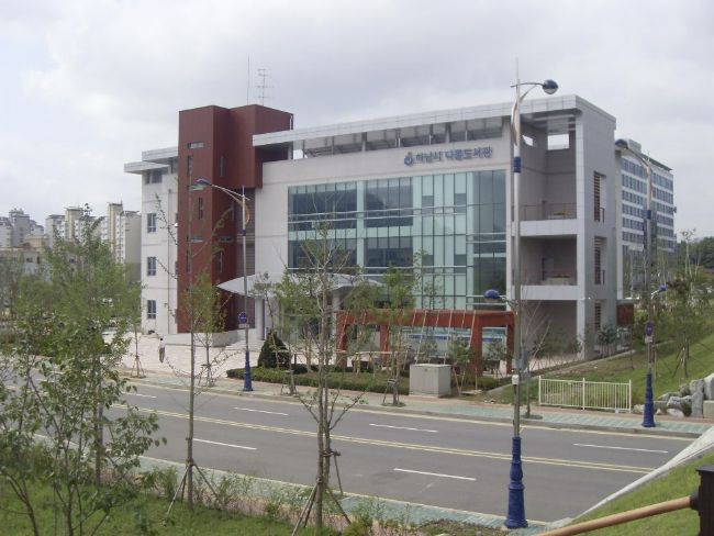 하남시 나룰도서관 전경