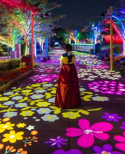 김해가야테마파크 야간개장 모습