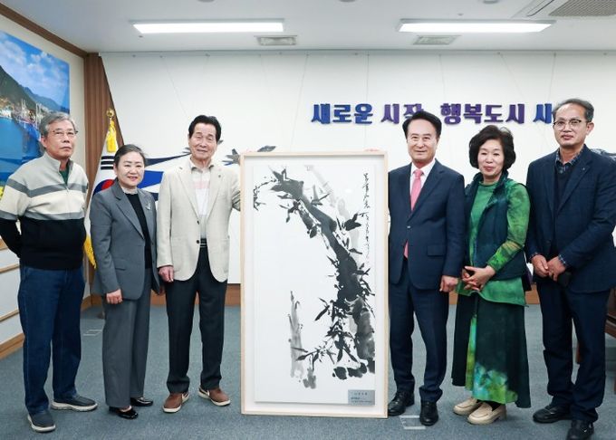 전통예술 문인화 조영실 명인, 사천시에 작품 기탁