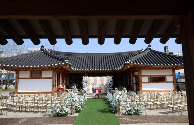 “역사적 공간에서 맺은 백년가약”,‘전북, 마이웨딩’ 첫 결혼식…공공예식 본격화