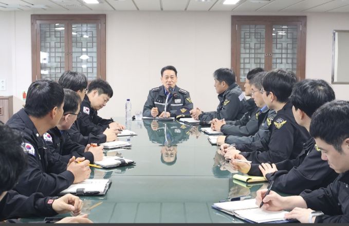 현장부서 지휘관들에게 공직기강 확립을 강조하고 있는백종수 서특단장